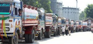 petrol_tanker_pDX7304cqE-1